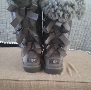 UGG Youth Bailey Bow Girls Gray Boots 4 (girls) - 6(women)